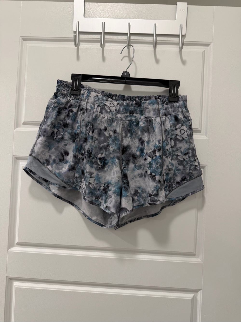lululemon Women's Gray and Blue Speckled Hotty Hot Running Shorts Size 12 Tall